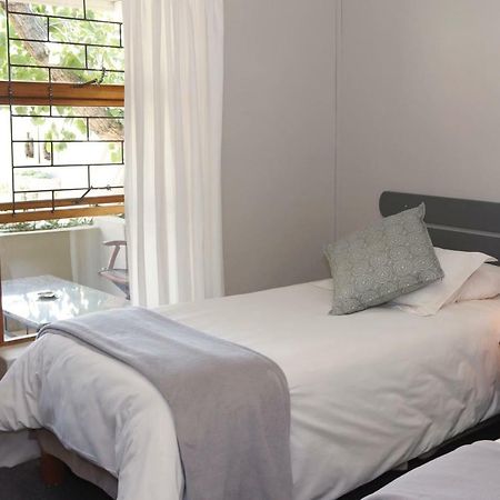 The Village Guesthouse 塞雷斯 外观 照片