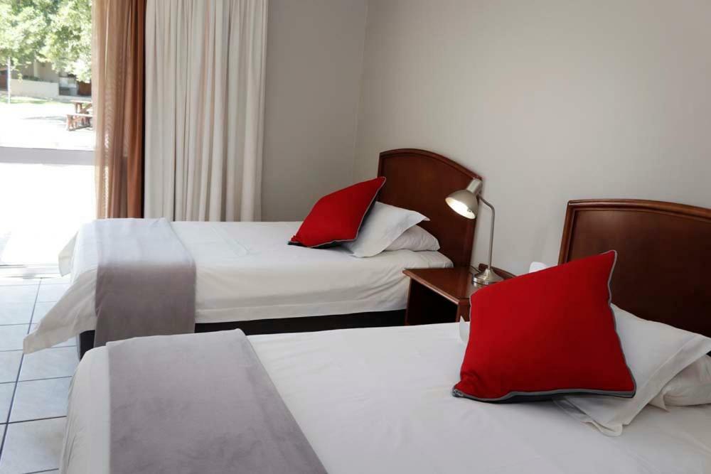 The Village Guesthouse 塞雷斯 外观 照片