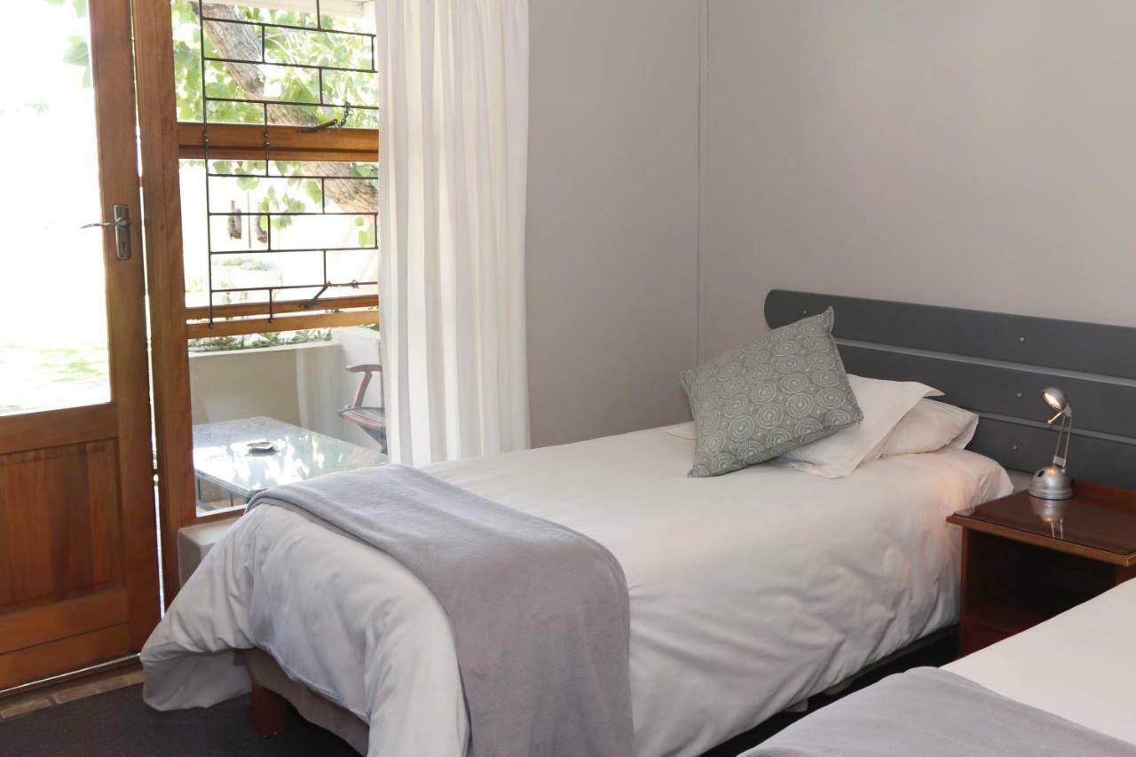 The Village Guesthouse 塞雷斯 外观 照片