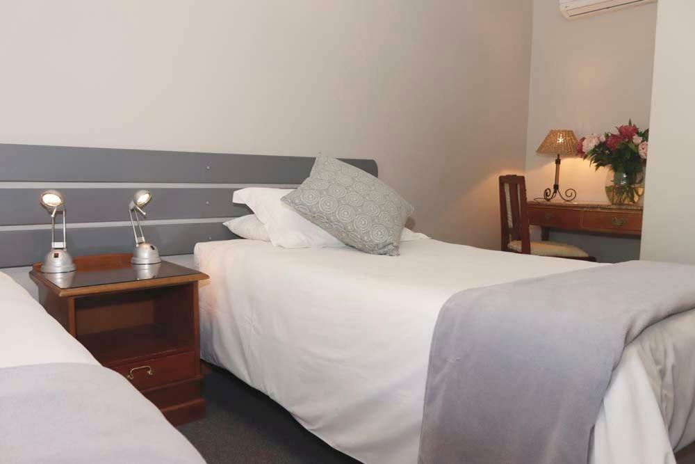 The Village Guesthouse 塞雷斯 外观 照片