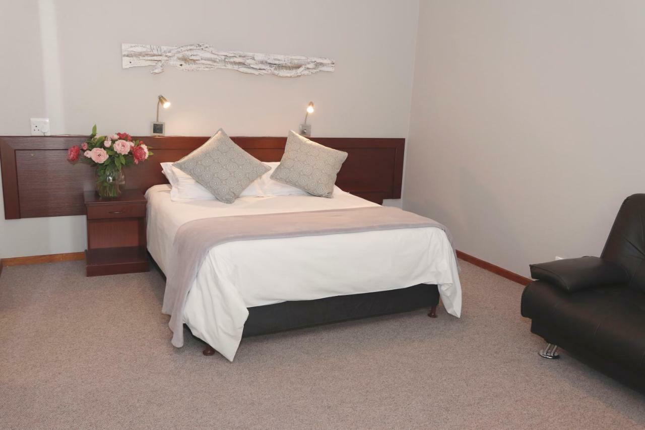 The Village Guesthouse 塞雷斯 外观 照片